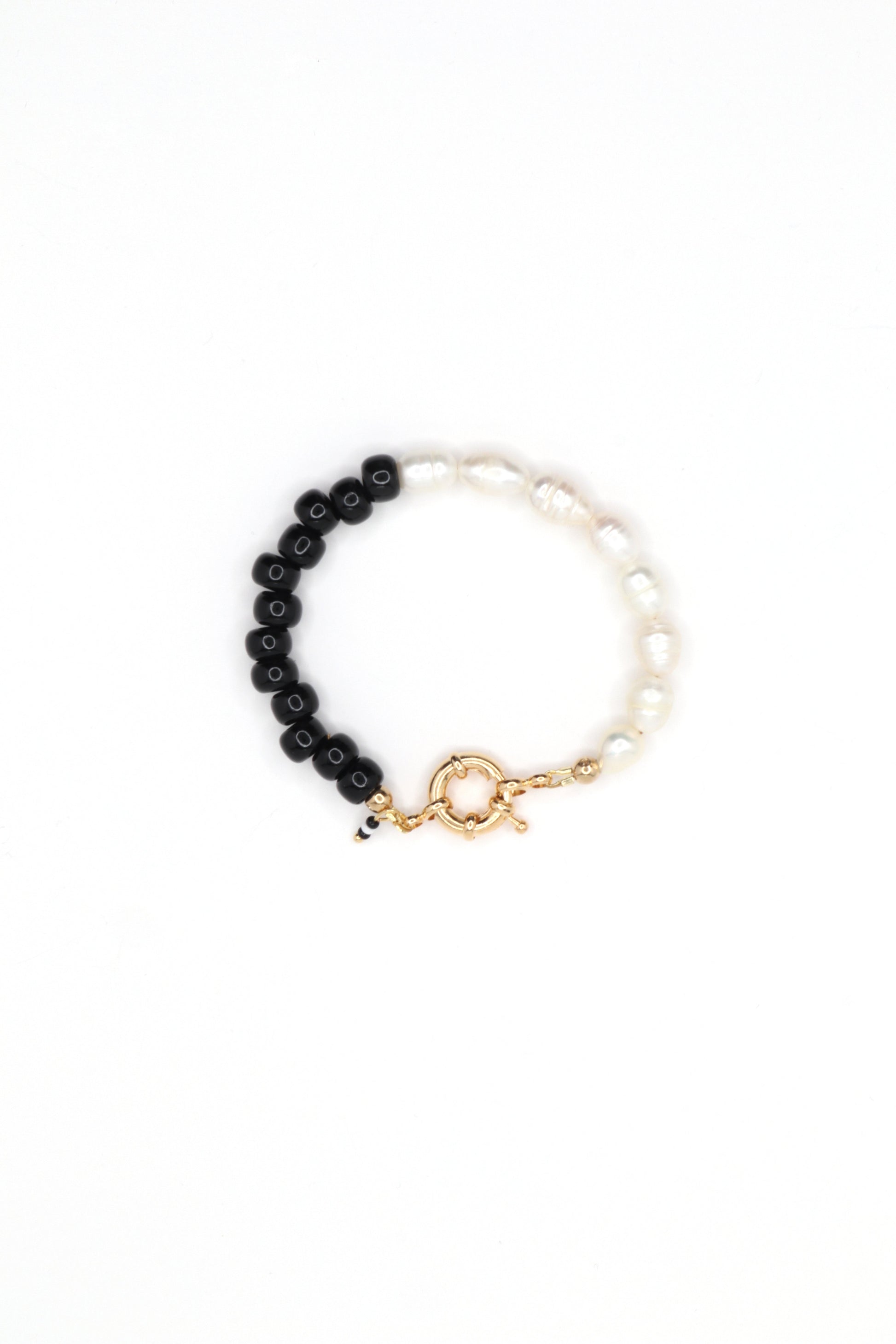 Handmade freshwater pearls and black glass beads bracelet