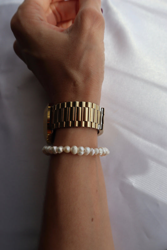 freshwater-pearls-bracelet-lifestyle-photo-with wrist-model