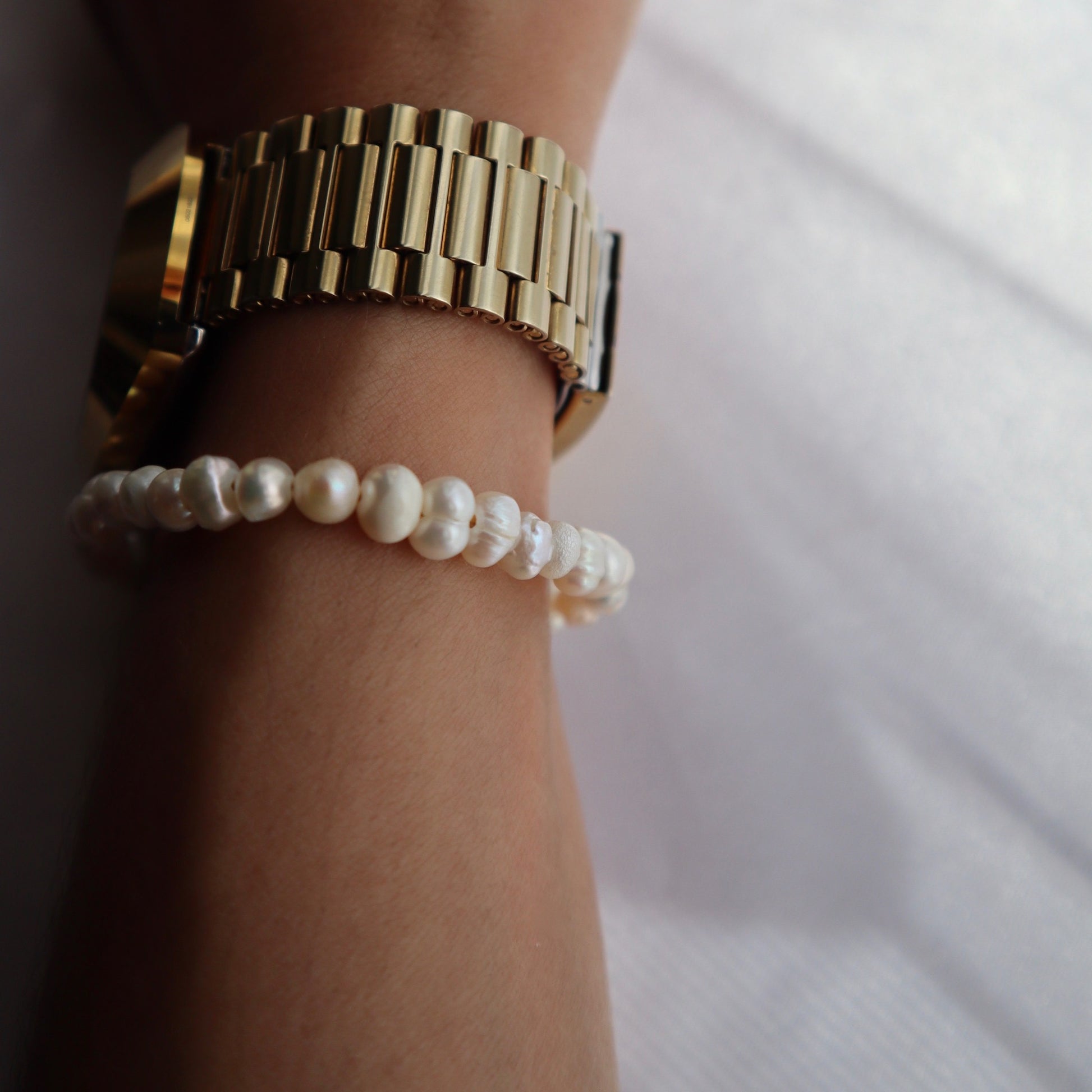 mari-bracelet-hand-made-with-freshwater-pearls-by-latina-artist-nayda-de-jesus