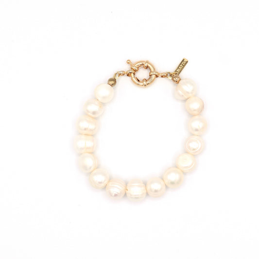 margo-bracelet-made-with-freshwater-pearls-along-18-k-gold-filled-spring-clasp-by-nayda-de-jesus