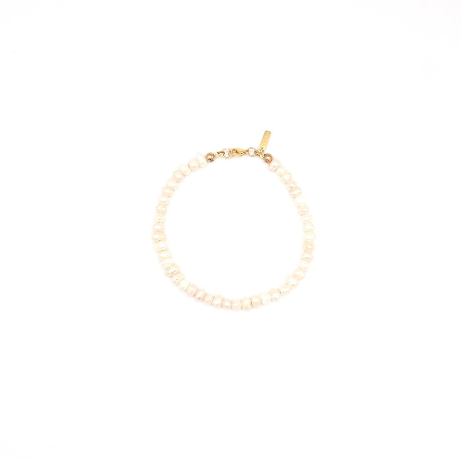 mari-anklet-made-with-freshwater-pearls-along-18-k-gold-plated-clasp-by-nayda-de-jesus