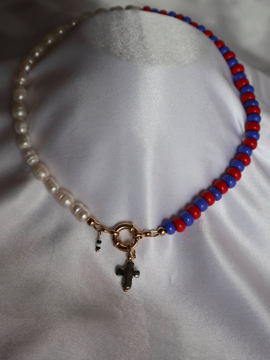 silver-metal-skull-pendant-charm-on-18K-gold-filled-spring-clasp-freshwater-perls-red-blue-glass-beads-necklace