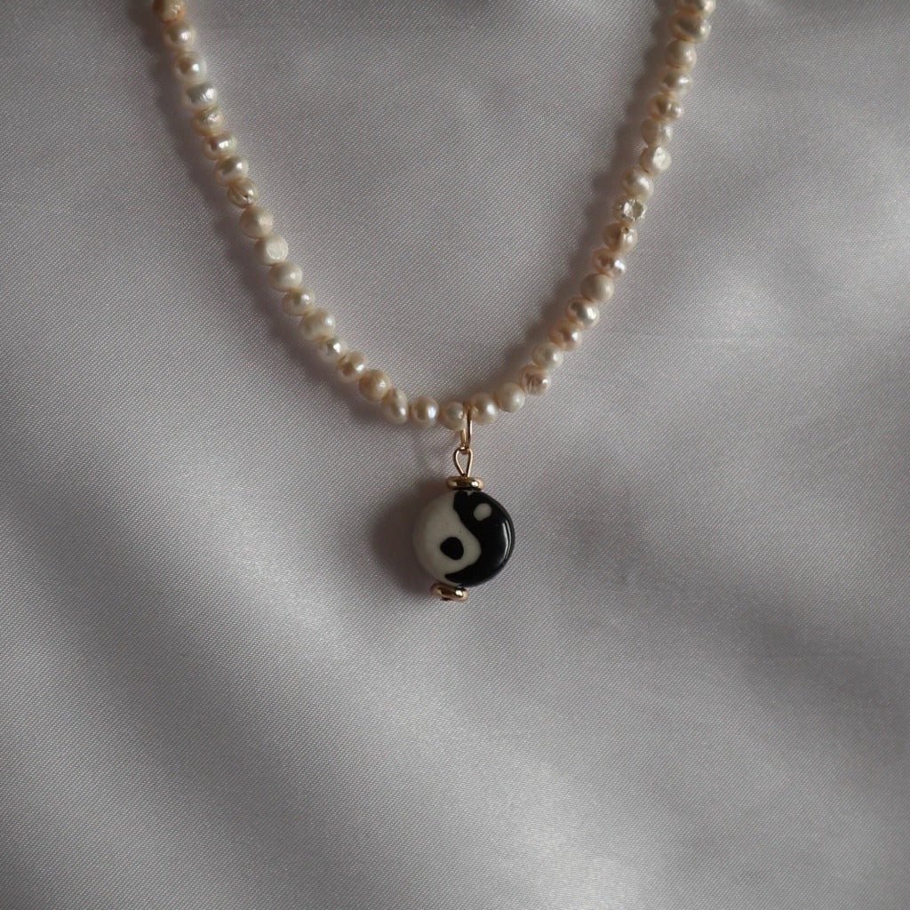 freshwater-pearls-necklace-ceramic-yin-yang