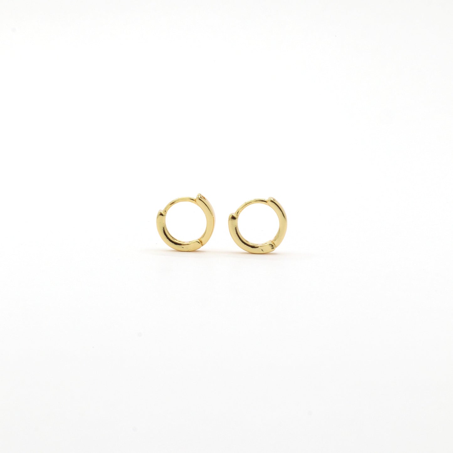 raquel-9-mm-18-k-gold-plated-huggies-hoops-earrings-by-nayda-de-jesus