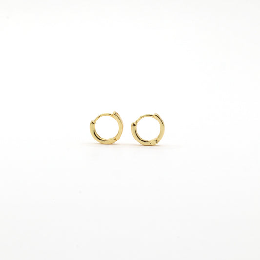 raquel-9-mm-18-k-gold-plated-huggies-hoops-earrings-by-nayda-de-jesus