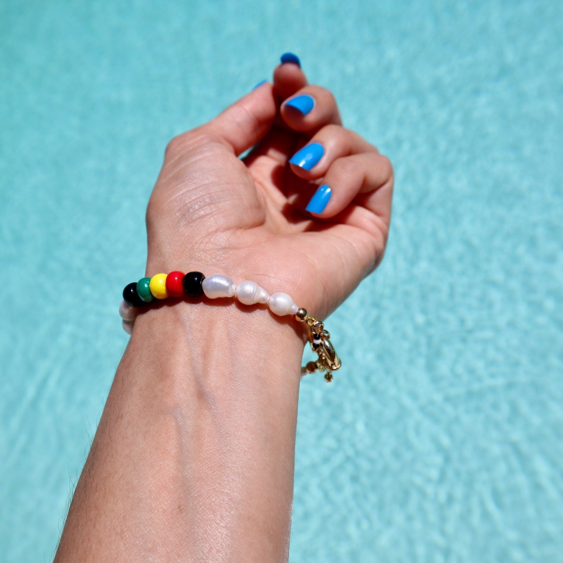 rasta-colors-rita-bracelet-made-with-freshwater-pearls-by-nayda-de-jesus